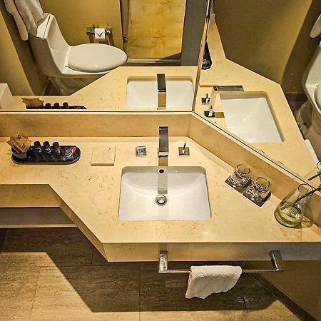 Hotel Movich Buro 26 Bogotá Exteriér fotografie Bathroom