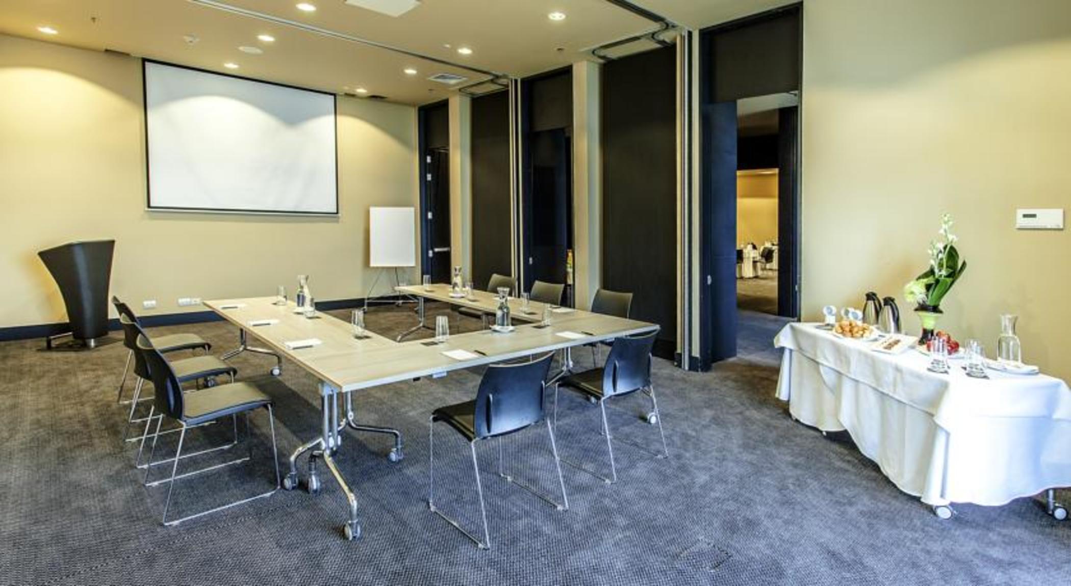 Hotel Movich Buro 26 Bogotá Exteriér fotografie Meeting room