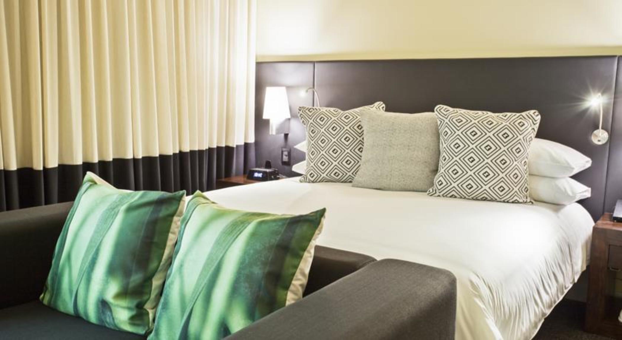 Hotel Movich Buro 26 Bogotá Exteriér fotografie A bed with cushions