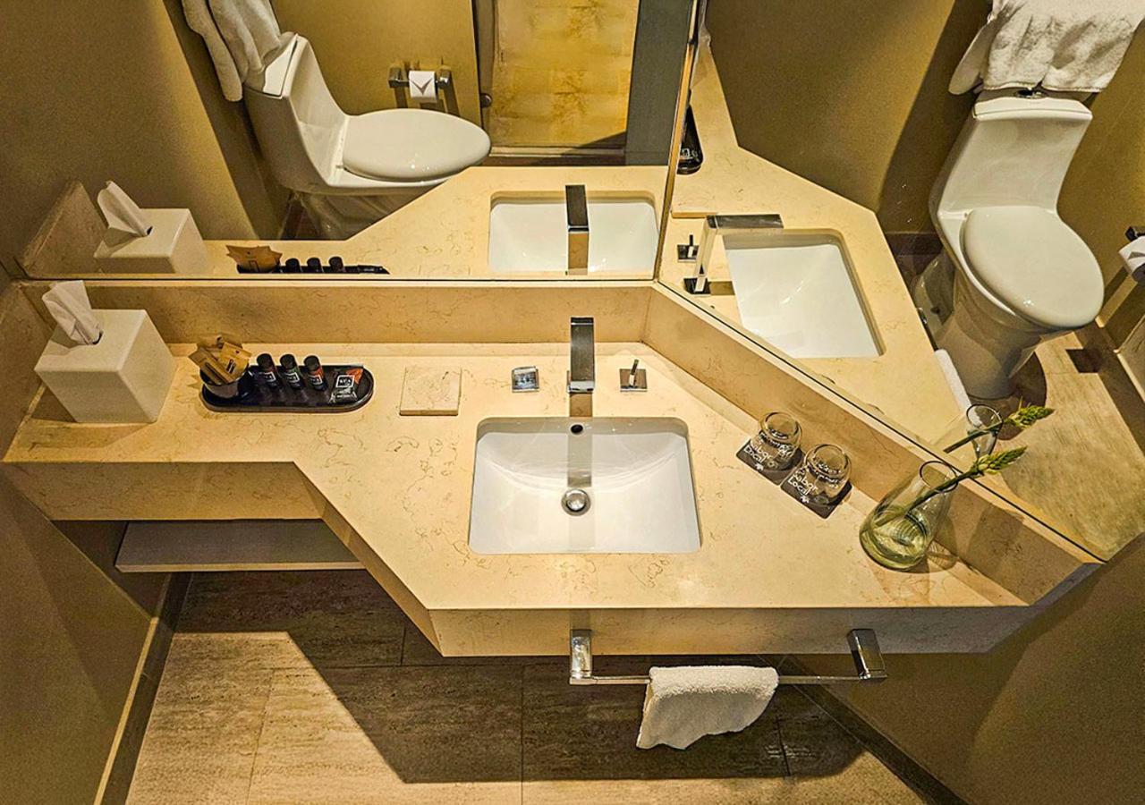 Hotel Movich Buro 26 Bogotá Exteriér fotografie Bathroom