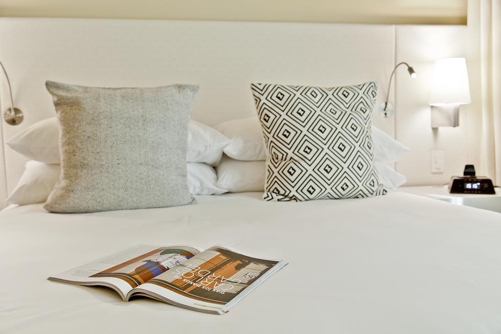 Hotel Movich Buro 26 Bogotá Exteriér fotografie A bed with cushions