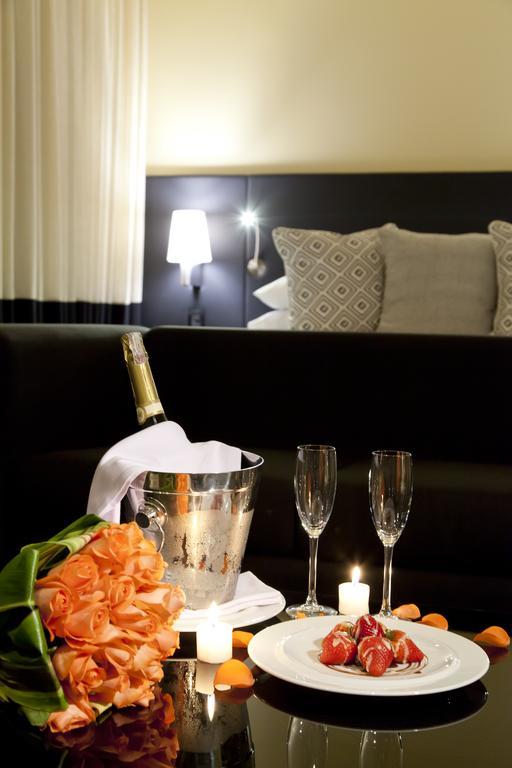 Hotel Movich Buro 26 Bogotá Exteriér fotografie A bottle of champagne in a cooler