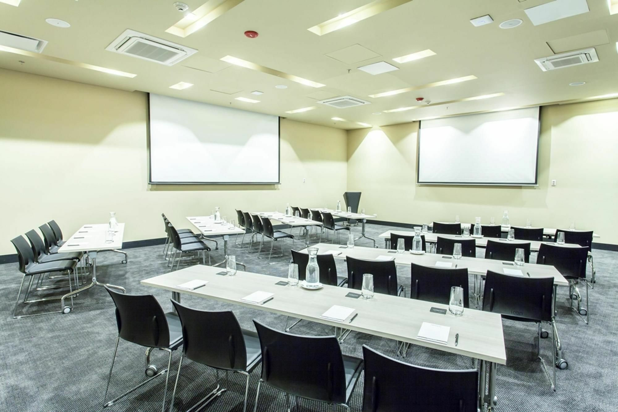 Hotel Movich Buro 26 Bogotá Exteriér fotografie Meeting room