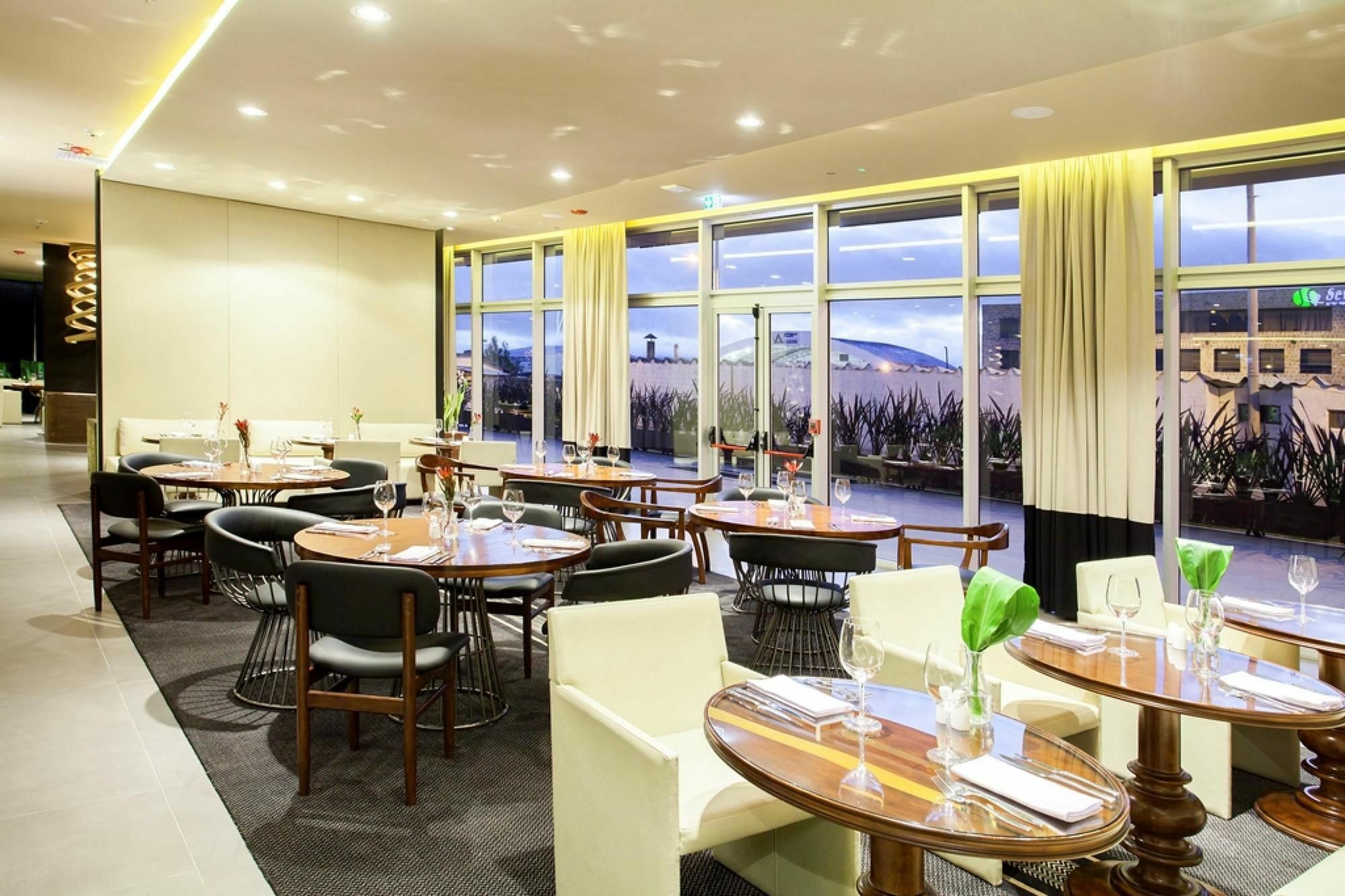 Hotel Movich Buro 26 Bogotá Exteriér fotografie Restaurant